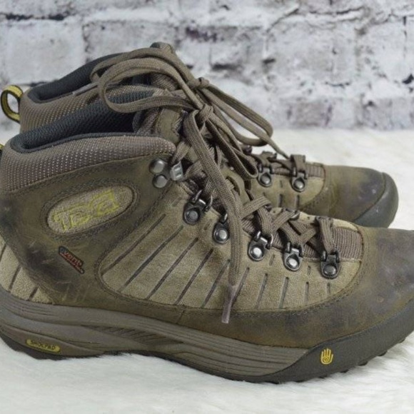 tevas hiking boots